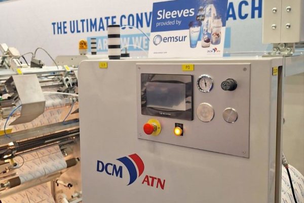 Máquina DCM ATN en Label Expo con sleeves de Emsur para packaging flexible